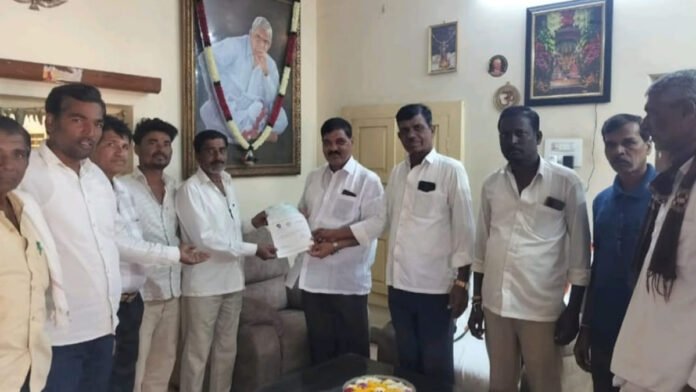 District Congress leaders Patholla Sudhakar Reddy handed over the CM Relief Fund checks.