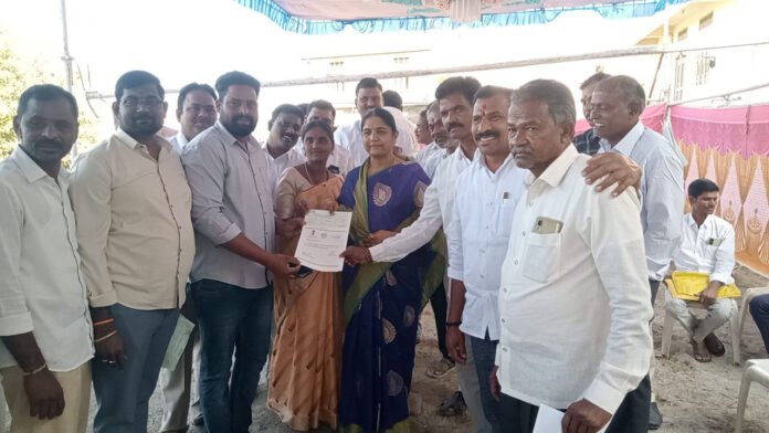 MLA Sunitha Lakshmareddy handed over the checks from the Chief Minister's Relief Fund...