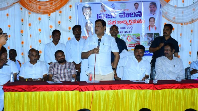 MP, Suresh Kumar Shetkar, MLA Patolella Sanjeeva Reddy participated in the Prajapalana Gram Sabha.