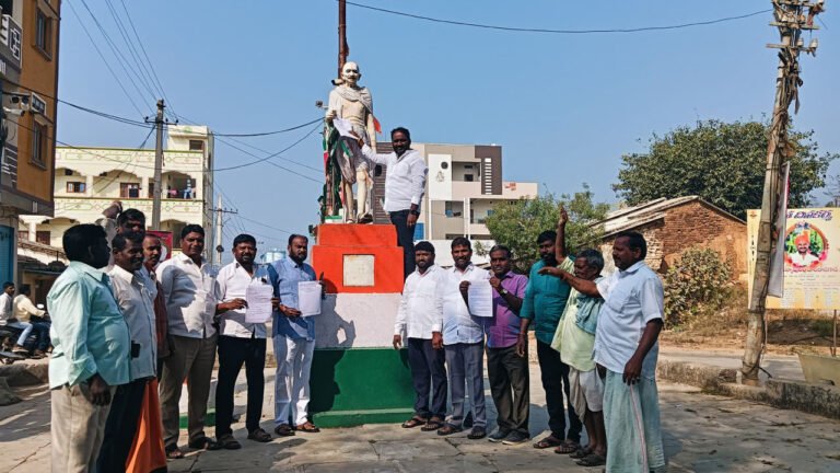 On the assurances of the Congress, Gandhi handed over the petition to the statue