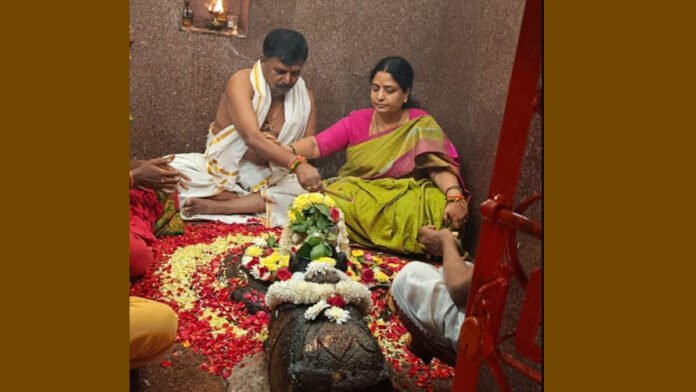 On the occasion of Magha Amavasya the couple of Narayankhed MLA Patholla Sanjeeva Reddy performed special pooja at Sri Sangameshwara Devasthanam.