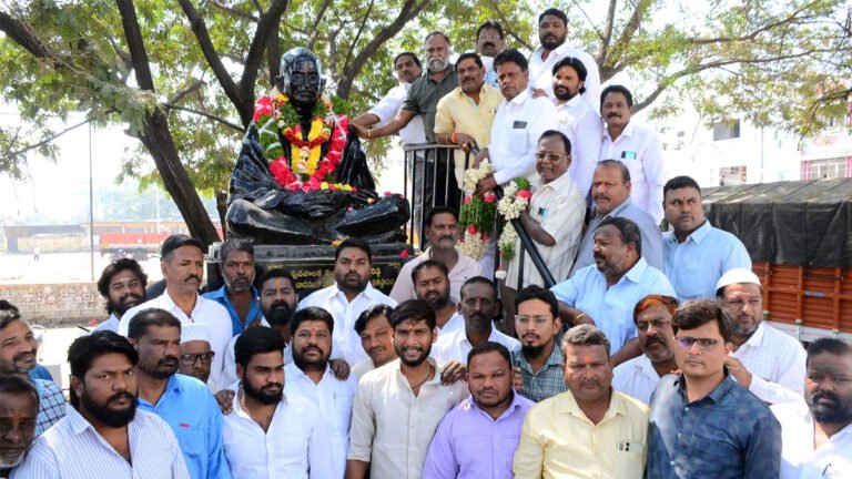 TTC Working President Jaggareddy paid tributes on the occasion of Mahatma Gandhi's death anniversary.