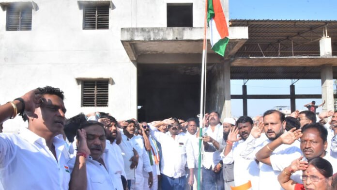 Town president George Mathews unfurled the national flag at the Congress Party district office in Sangareddy to celebrate the 76th Independence Day.