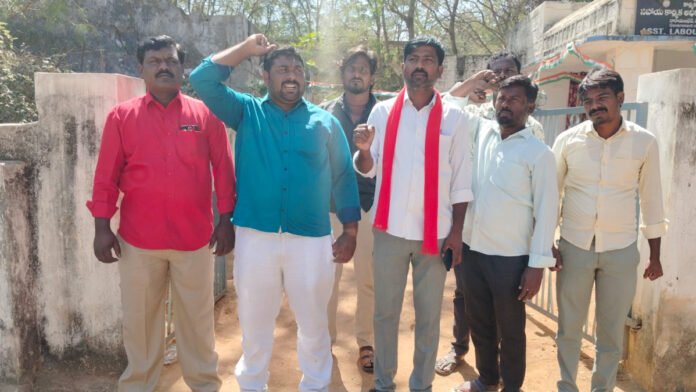 CPI dharna in front of the relief labor office in Narayankhed.