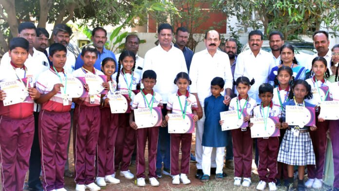 mla-chinta-prabhakar-congratulated-the-students-of-genius-school