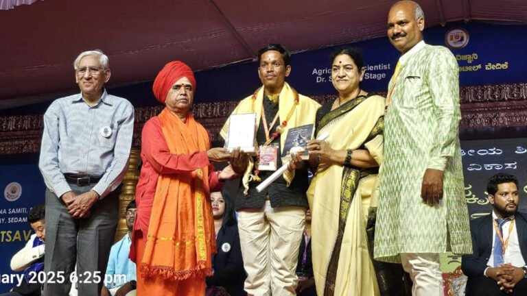 Paladugu Gnaneshwar received the Bharatiya Yuva Puraskar award.